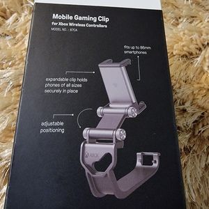 XBitDo Mobile Gaming Clip For Xbox Wireless Controllers